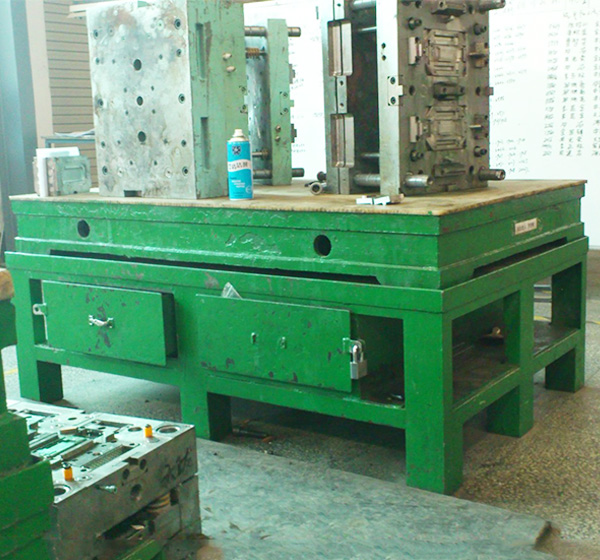 Heavy duty die table